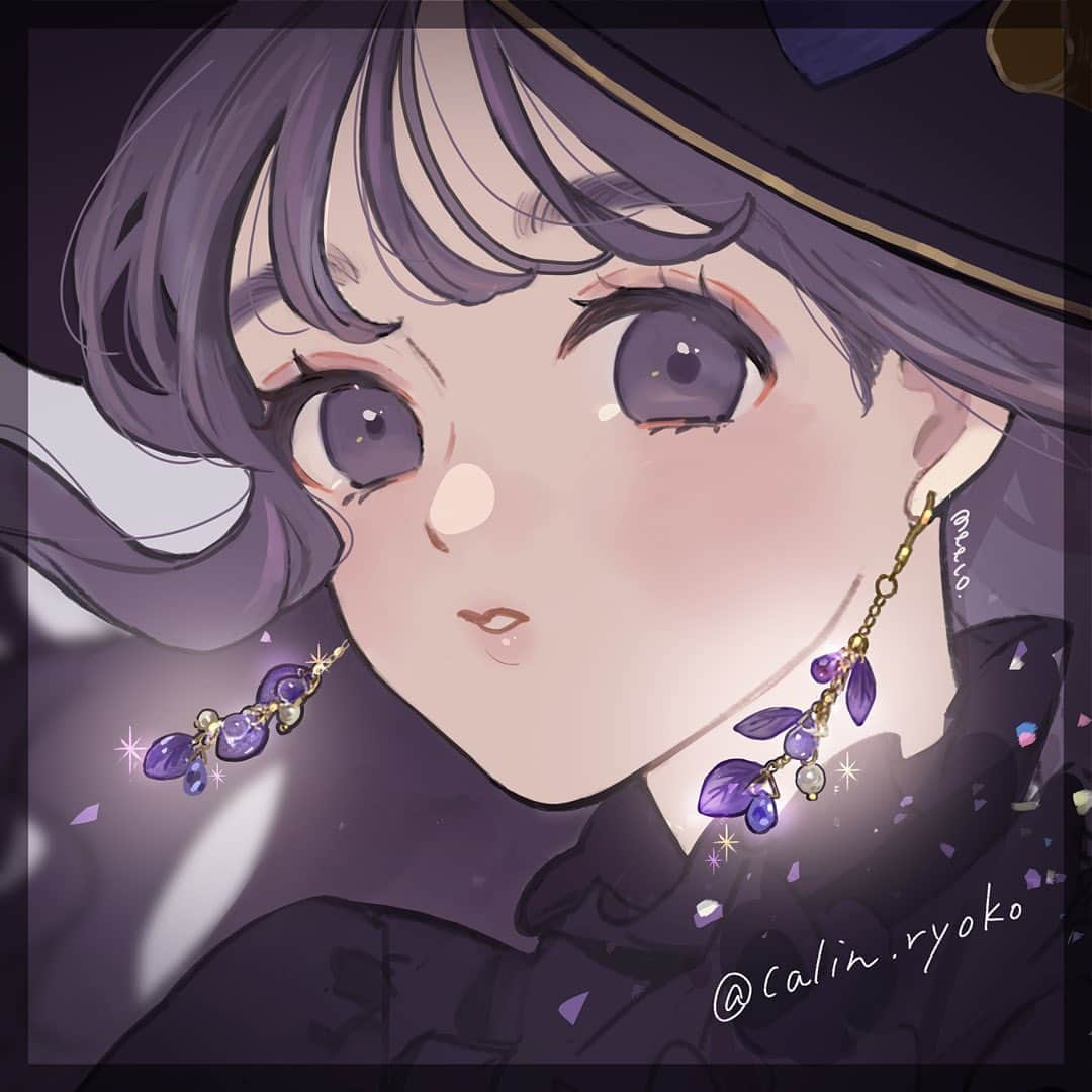 みーこのインスタグラム：「ちょっとバタバタしておりまして久しぶりの投稿になりました…！🙇‍♂️💦  先日、インスタを始めた頃からずっと仲良くしてくださっているアクセサリー作家のryoko(@calin.ryoko )さんからご厚意でアクセサリーのプレゼントをいただきました…！ありがとうございます！  紫色の鮮やかな花びらが華麗なピアスとシャボン玉カラーのお花と大きめパールが可愛らしいピアス。  ひとつひとつ丁寧に作られた繊細で美しいアクセサリーで、見ているだけでもうっとりします…！  紫色のピアスは勝手ながら「魔女の空想コスメ」の主人公ライラに親近感を感じたので、イラストの中で着けさせていただきました💜  過去にもryokoさんのアクセサリーをご紹介させていただいたことがあるのですが、その頃のブランド名「Have a nice day.」から「Calin(カラン)」へと変更されて活動されていらっしゃいます💐✨  @calin.ryoko さんではお花を使った優しい色合いのアクセサリーのお写真がたくさんご覧になれます✨ Calinの意味や名付けた理由などもとっても温かく素敵なので、ぜひryokoさんのアカウントを覗いてみてください〜🥰  #イラスト #イラストレーター #イラストグラム #illustration #illust」