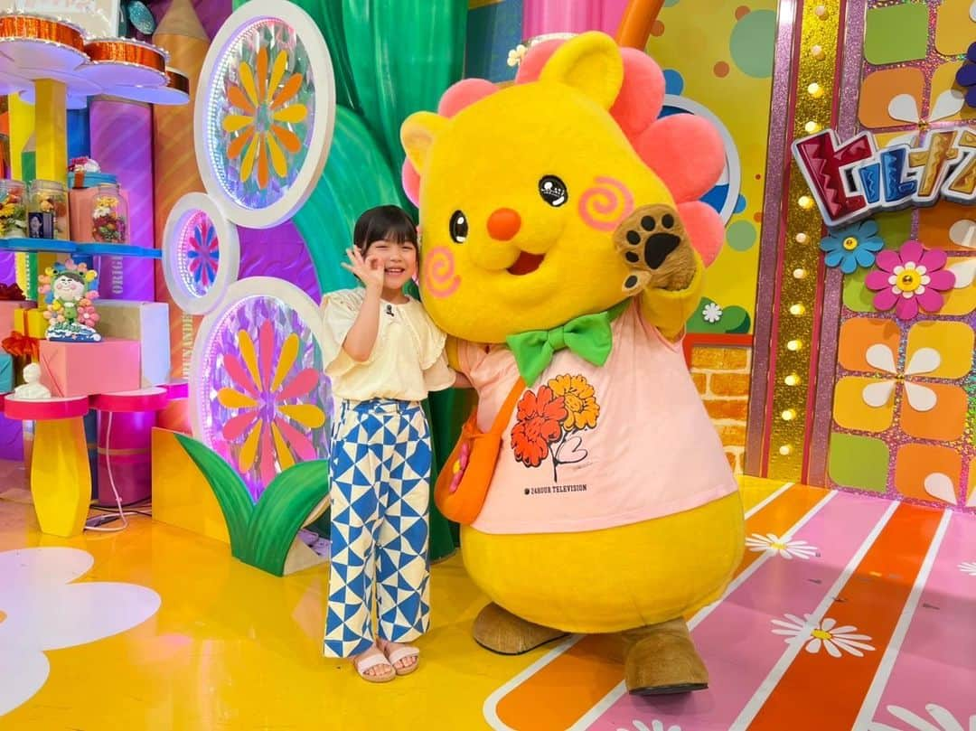 日本テレビ「ヒルナンデス！」のインスタグラム：「. 今日のスターキッズゲストは#加藤柚凪 ちゃんでした✨  #夏の東京ディズニーシー いかがでしたか？ダッフィー＆フレンズとてもかわいかったですね🤩 びしょ濡れアトラクションも夏ならではで気持ちよさそうでした！  一番「へぇ」と言ってしまった人がお買い物の予算を削減されてしまう企画！私もスタジオで挑戦してみようと最初は思っていたのですが、結局数え切れないくらい「へぇ〜」と言っていました😂  🌼明日のヒルナンデスは〜？🌼  ①ファッションセンス格付けバトル 女性アナSP👗✨ 対決するのは？ 元NHK #住吉美紀 アナ 元フジテレビ #高橋真麻 アナ 元テレビ東京 #森香澄 アナ 日本テレビ #忽滑谷こころ アナ  ②ズバリ言わせて！大沢女子会 カルディの商品を鬼チェック🙌  #ヒルナンデス #浦野モモ (C)日本テレビ」