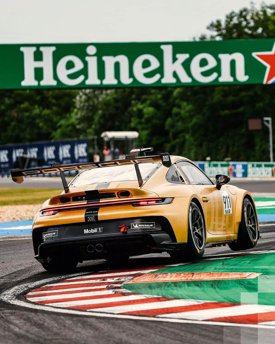 ティモ・グロックさんのインスタグラム写真 - (ティモ・グロックInstagram)「Back for a second race! ✌️ #PorscheMobil1Supercup VIP driver @realglocktimo shows that he hasn't lost any of his race pace at the #HungarianGP in Budapest - Can he improve upon his 15th-place finish debut for the final round in Monza from 1 – 3 September? 🇮🇹🤩  #Porsche  #porschefamily  #motorsport  #911GT3Cup #BePartOfUs」8月16日 19時03分 - realglocktimo