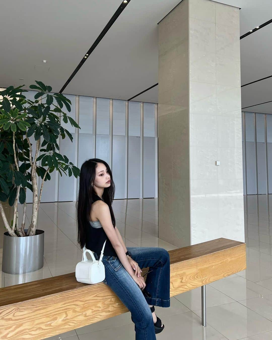 川西莉子のインスタグラム：「まだまだ暑いね〜🫠☀️」