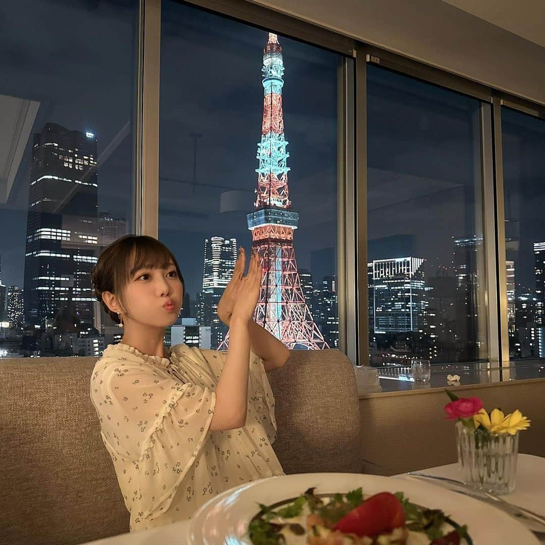 きりたんぽさんのインスタグラム写真 - (きりたんぽInstagram)「みんなのおかげで幸せな 誕生日を迎えることが出来ました☺️🎂  東京タワーってね、辛い時や悲しい時に 心の支えになってくれたみんなと重なるんだよ🗼‎🤍  だからそんな東京タワーのそばでお誕生日を 迎えることができて幸せです☺️✨  みんながいてくれたからこうして 前を向いて、また歩き出すことができて、 こんな素敵なお誕生日を迎えられました🎂 感謝でいっぱいです🥰  LINE、DM、ストーリー、Twitter 沢山のお祝いメッセージひとつひとつ大切に 読ませていただいてます✉🫧  とっても嬉しくて泣けてきます😢  みんながいてくれて本当に幸せだよ みんな生まれてきてくれてありがとう🥰 一緒に素敵な一年にしようね✨」8月16日 19時14分 - kiritampopopo