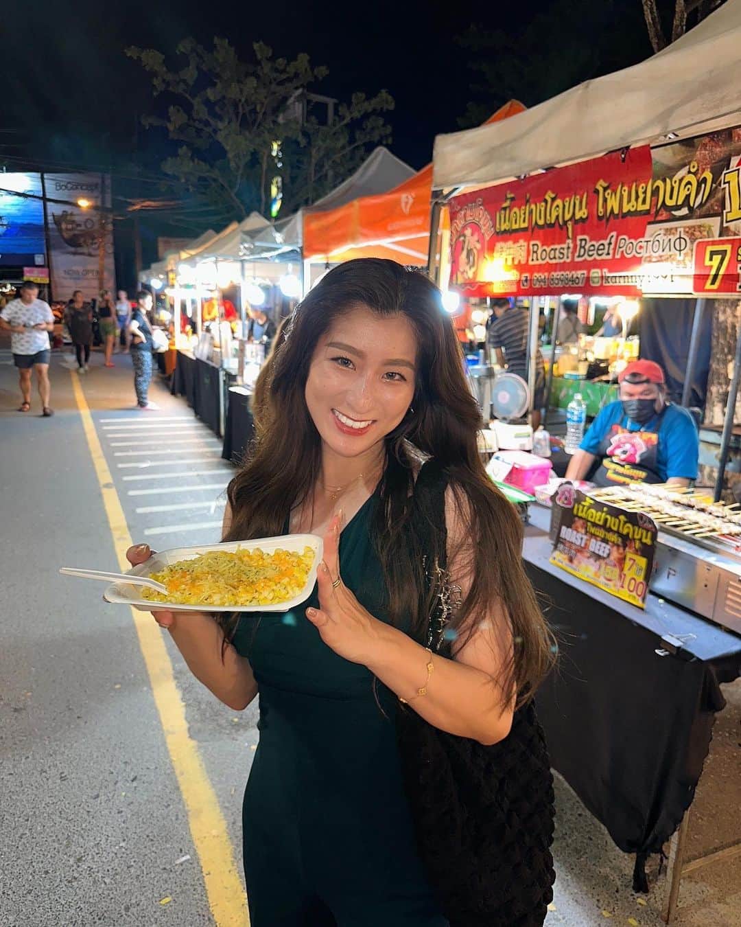 神崎裕女のインスタグラム：「Night market🌙💘✨  #プーケット #タイ #夏 #思い出 #ナイトマーケット #8月 #夏休み #プーケット旅行 #旅行 #海外 #海外旅行 #タビジョ #タイ旅行 #リゾート #アジア #タイ料理  #phuket #thailand #thailandtravel #trip #travel #thai  #summer #resort #nightmarket #camera」