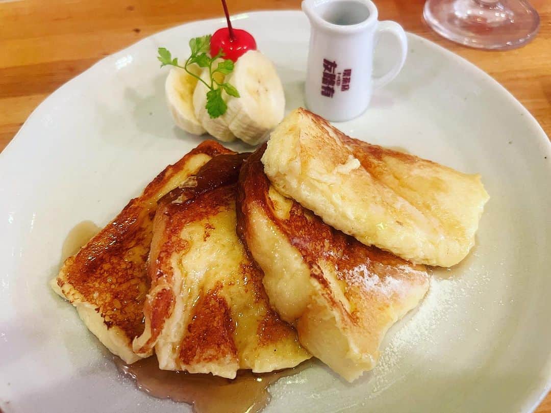 吉岡世起のインスタグラム：「浅草まで行ったのに無駄足になってしまったのでヤケフレンチトースト 昔ながらの喫茶店で美味しかった！」