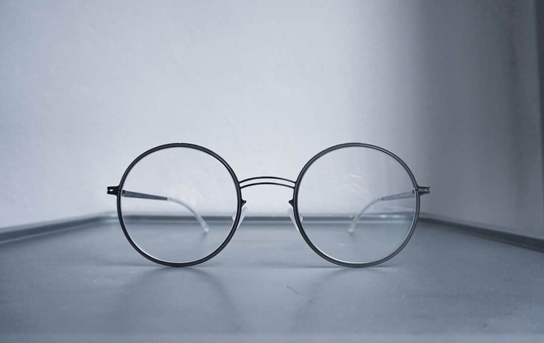 MYKITA SHOP TOKYOのインスタグラム：「【STUDIO6.4 Shinygraphite / Molegray | Shop Tokyo】   ダブルブリッジが特徴的なSTUDIO Collectionのデットストックが入荷致しました。 絶妙な大きさのラウンドシェイプと、カラーリングがファッショナブルな一本です。  STUDIO6.4 Shinygraphite / Molegray | Shop Tokyo   We are pleased to announce the arrival of STUDIO Collection's deadstock with a characteristic double bridge. The exquisite size of the round shape and the coloring make it a fashionable pair. _____  #mykita  #mykitastudio  #eyewear  #eyewearfashion  #マイキータ  #メガネ」
