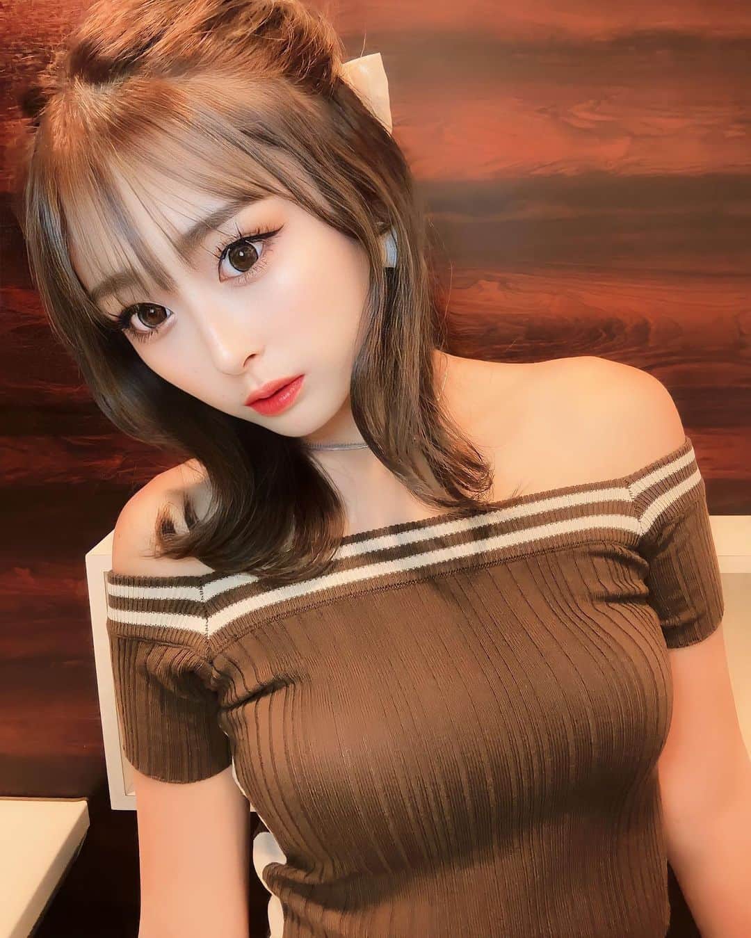 古川優奈のインスタグラム：「かんこくっぽなおんな😻☀️ てか腰いたいなんやろじわじわ系」