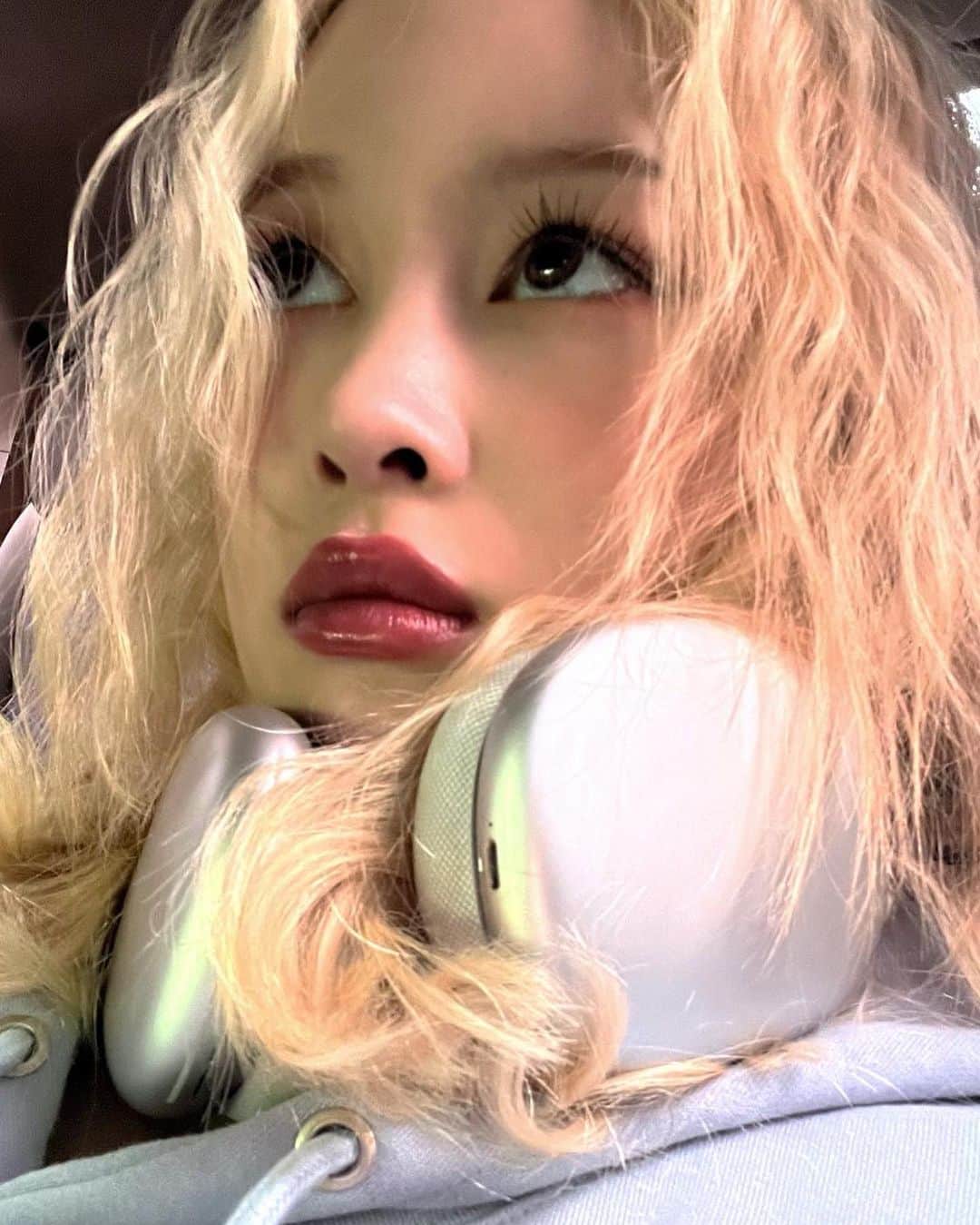 ダヨンのインスタグラム：「아아 하나도 안들려~~」