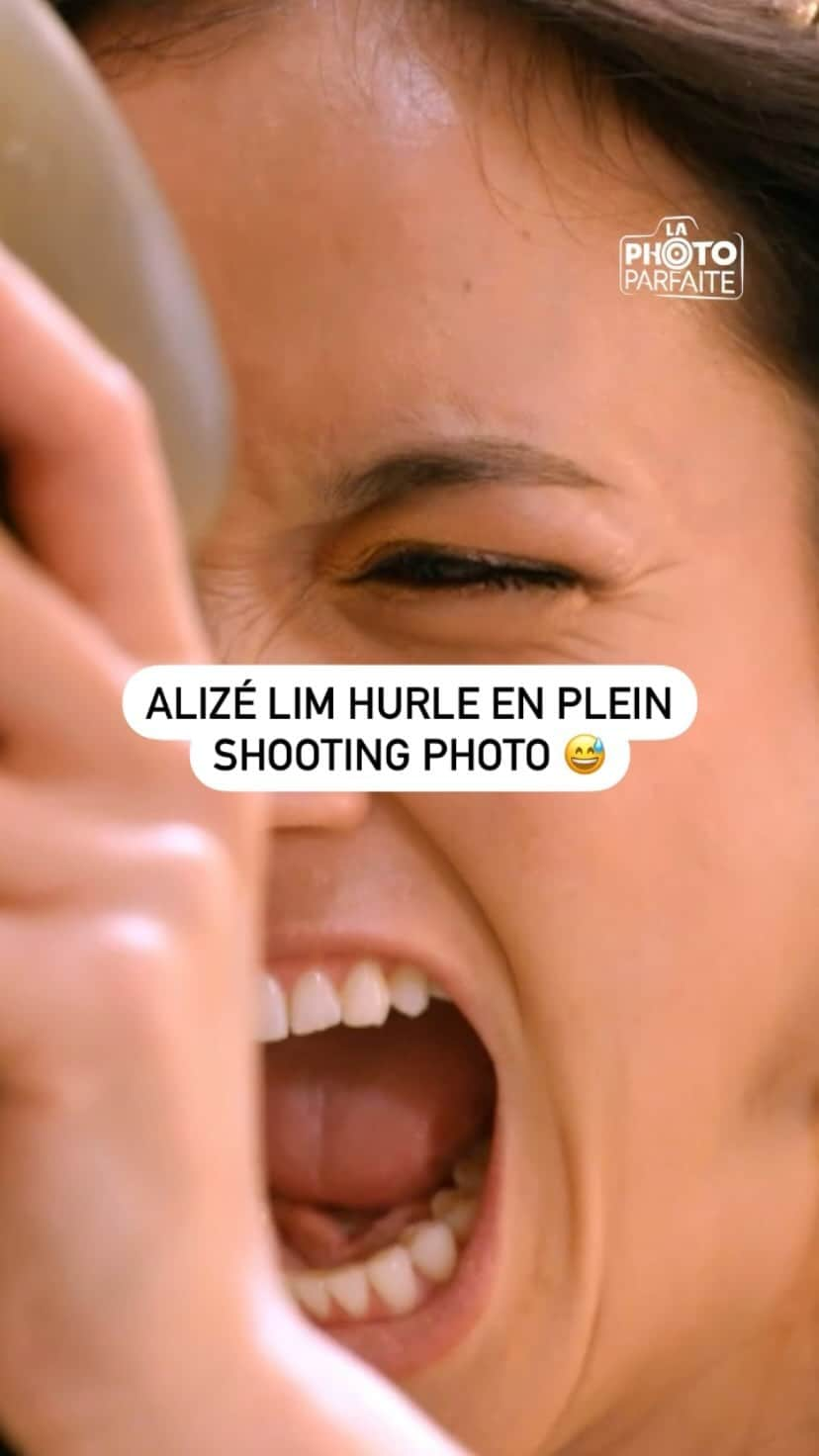 アリゼ・リムのインスタグラム：「"Tu peux faire en mode guerrière, genre tu cries ?" Quand @denitsaofficiel demande à @alizelim de jouer un rôle, elle l’incarne à merveille ! 😂  #LaPhotoParfaite, animé par @stephanerotenbergofficiel, mercredi 23 août à 21:10」