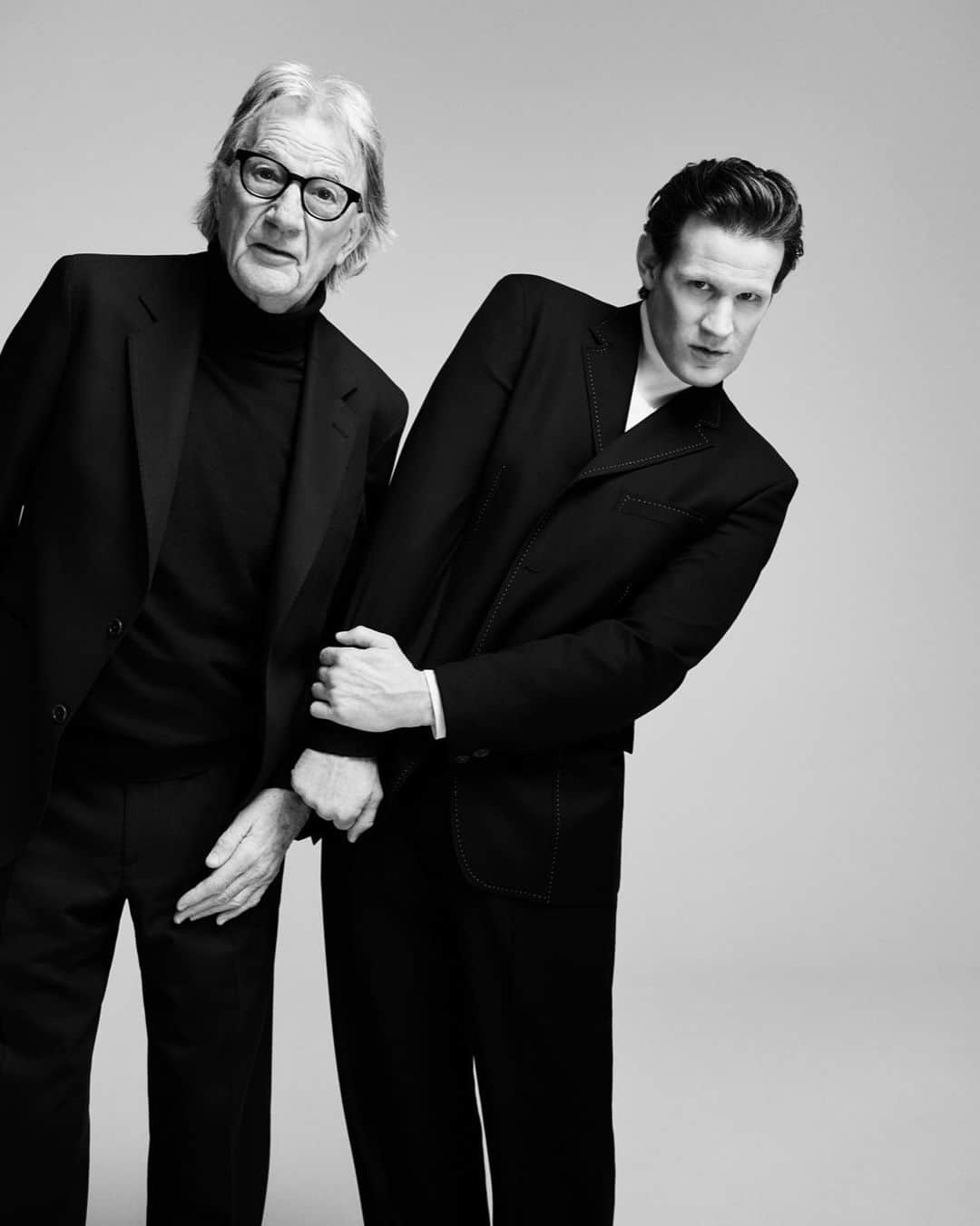のインスタグラム：「I’m not usually one to step in front of the camera for my campaigns, but for this, I made an exception. Matt and I were inspired to recreate one of my old campaign shots from the 1990s. Swipe to see the original, shot by David Bailey.」