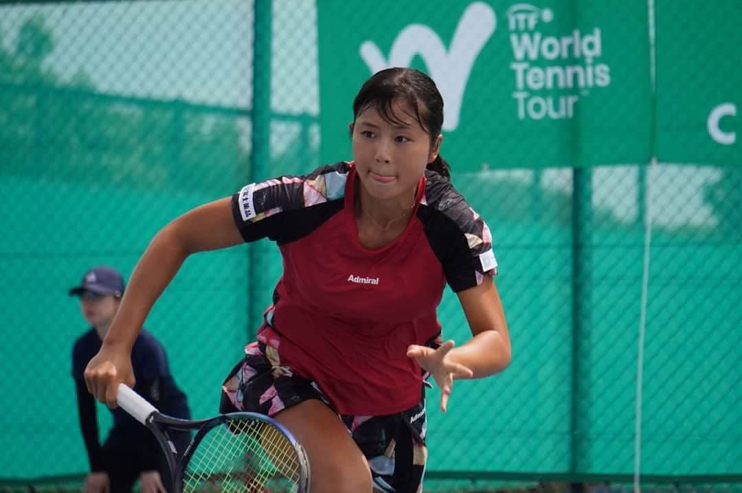 佐藤久真莉さんのインスタグラム写真 - (佐藤久真莉Instagram)「次の遠征スケジュールです🎾⁣ 8/21~  W40 香港⁣ 8/28~ W25 タイ⁣ 9/4~  W25 タイ⁣ 怪我なく戦えるように頑張ります！⁣ ⁣ ⁣ #テニス⁣ #テニス女子⁣ #テニスウェア ⁣ #プロテニスプレイヤー ⁣ #スポーツ ⁣ #スポーツウェア ⁣ #スポーツ女子 ⁣ #武内総合会計⁣ #富士薬品 ⁣ #アドミラルアスレ⁣ #吉田歯科クリニック ⁣ #ヨネックス ⁣ #professionaltennis ⁣ #tennis ⁣ #tennisgirl ⁣ #tennisplayers ⁣ #sports ⁣ #admiral」8月16日 20時03分 - himarisato_official