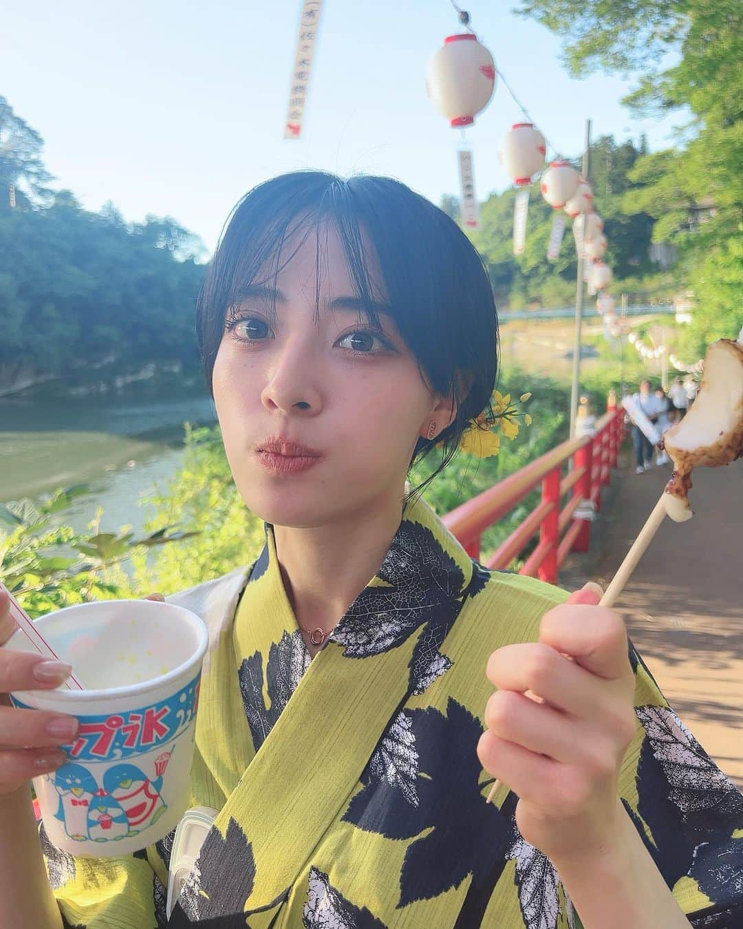 きょうかのインスタグラム：「食べてばっかだナ😮‍💨 #浴衣 #花火大会 #屋台 #出店」