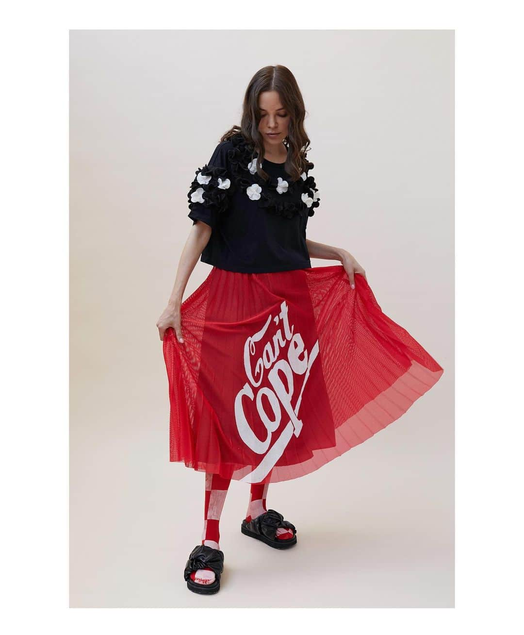 シメオン ファラーさんのインスタグラム写真 - (シメオン ファラーInstagram)「Spring / Summer 24 Can’t Cope Red Pleat Skirt and Flower Cropped T-Shirt   Photo @aidanoneill101  Styling @ian_luka  Model @alena__ts_」8月16日 20時06分 - simeonfarrar