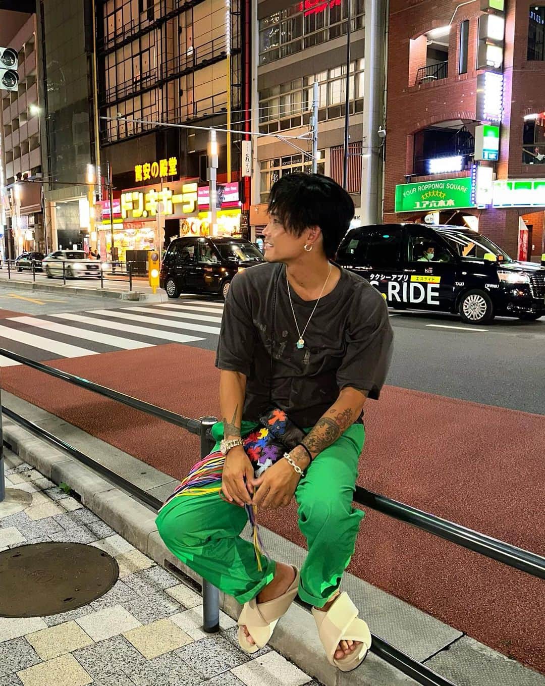 大志（DOWBL）さんのインスタグラム写真 - (大志（DOWBL）Instagram)「強風で髪型終了🤷🏽‍♂️  #六本木」8月16日 20時09分 - taishi.s.n