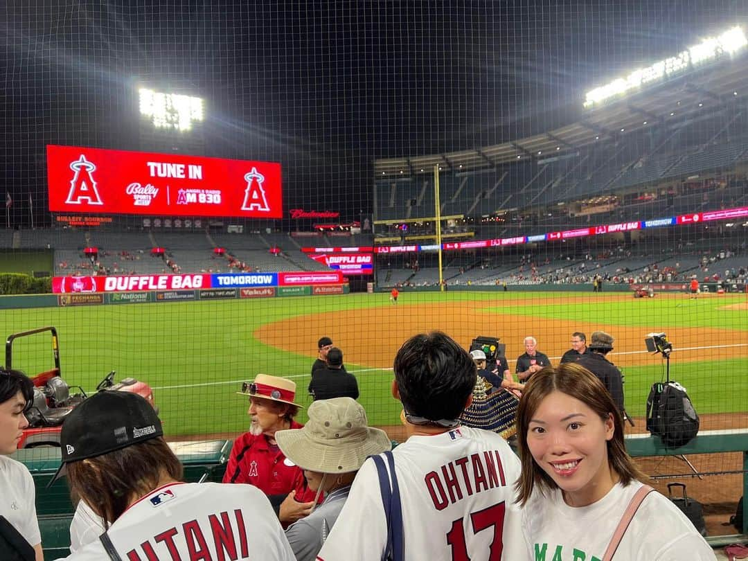 青木玲緒樹さんのインスタグラム写真 - (青木玲緒樹Instagram)「夏休み ✈️☁️🇺🇸 2023/08.02~06  初野球観戦！！⚾️🧢❤️ 二刀流、盗塁、40号HR観ることができて 一生の思い出 ...😭🙏🏻✨  #angelstadium #angels #エンゼルスタジアム #エンゼルス #野球観戦 #二刀流 #shoheiohtani #大谷翔平 #大谷翔平選手」8月16日 20時10分 - reonaoki