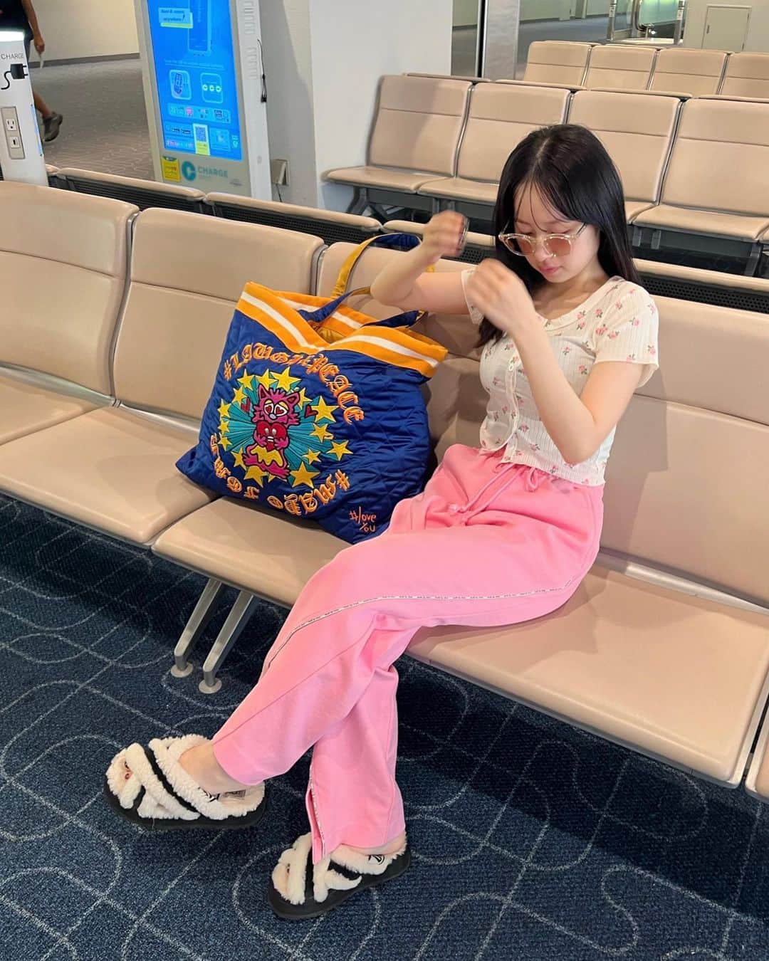 yuanのインスタグラム：「ピンクはテンションあがる🎀💗  おにゅーサングラス😎」