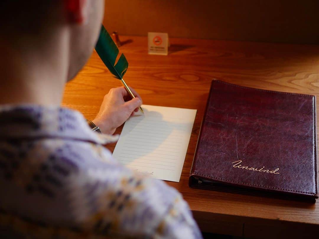 UNWIND HOTEL&BAR THE LODGE-LIKE HOTELさんのインスタグラム写真 - (UNWIND HOTEL&BAR THE LODGE-LIKE HOTELInstagram)「【Pendleton ダブルルーム】  クイーンサイズのベッドを設えた客室です。 1名または2名のご利用に最適。L型ソファに加えてデスクも備わっており、ロッジの暖かな雰囲気と北海道の自然を味わって頂けるお部屋です。  木の香りを感じながらごゆっくりお寛ぎください。  --------------------  📍@unwind_hotel_sapporo  ロッジライクの非日常感な体験ができる ライフスタイルホテルです。  --------------------  #explorelively #unwindhotelandbar #unwindhotelandbarsapporo⁠  #ペンドルトン  #pendleton  #薪ストーブのある暮らし #ログハウス #ロッジ  #札幌ホテル #北海道ホテル #ホカンス #ホテル巡り #ホテル女子  #ホテルライフ #ホステル #デザインホテル #ホテル巡り #hotel #hokkaido #trip #hokkaidosgram #hokkaidolikers #japantrips #pendleton」8月16日 20時12分 - unwind_hotel_sapporo