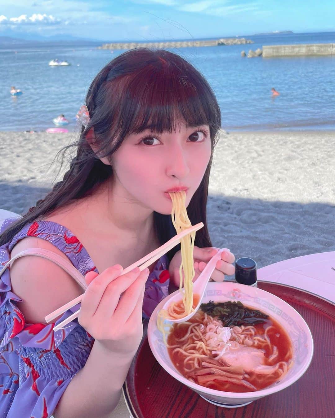 竹内月音さんのインスタグラム写真 - (竹内月音Instagram)「海を見ながら食べるラーメン 最高だった👍👍👍」8月16日 20時16分 - takeuchi_tsukine