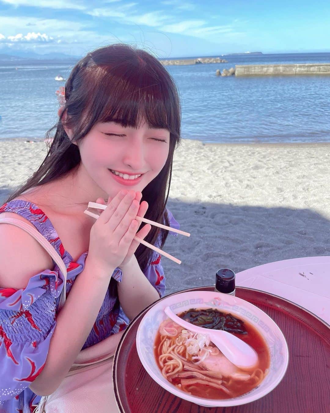竹内月音さんのインスタグラム写真 - (竹内月音Instagram)「海を見ながら食べるラーメン 最高だった👍👍👍」8月16日 20時16分 - takeuchi_tsukine