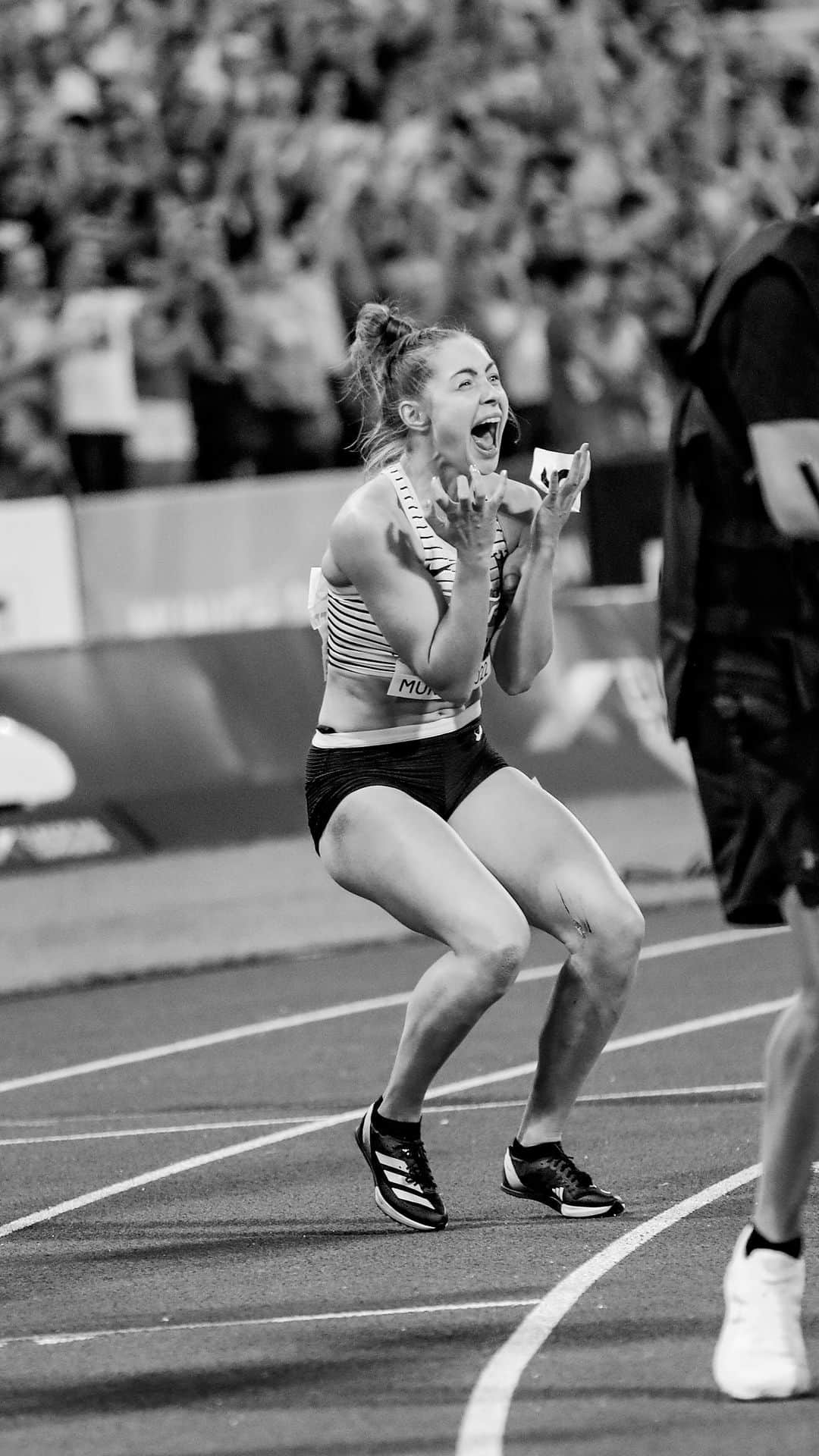 ジーナ・ルケンケムペルのインスタグラム：「Moments I will never forget: One year ago today, @ginalueckenkemper became europe’s fastest woman at @european.championships in @munich2022  #fotografie #bnw #bnwphotography #bnw_zone #photography #lightandshadow #blackandwhitephotography #bw #bnw_photography #blackandwhiteisworththefight #schwarzweiß #schwarzweiss #bnw_life_shots #bnw_life #bnw_daily #bnw_greatshots #bnw_inst #sportsphotography #sportphotography #sportfoto #sportfotograf #sportphotographer #2point8mag #tracknation #sporttime #photooftheday #isportsphoto #inlovewithsports」