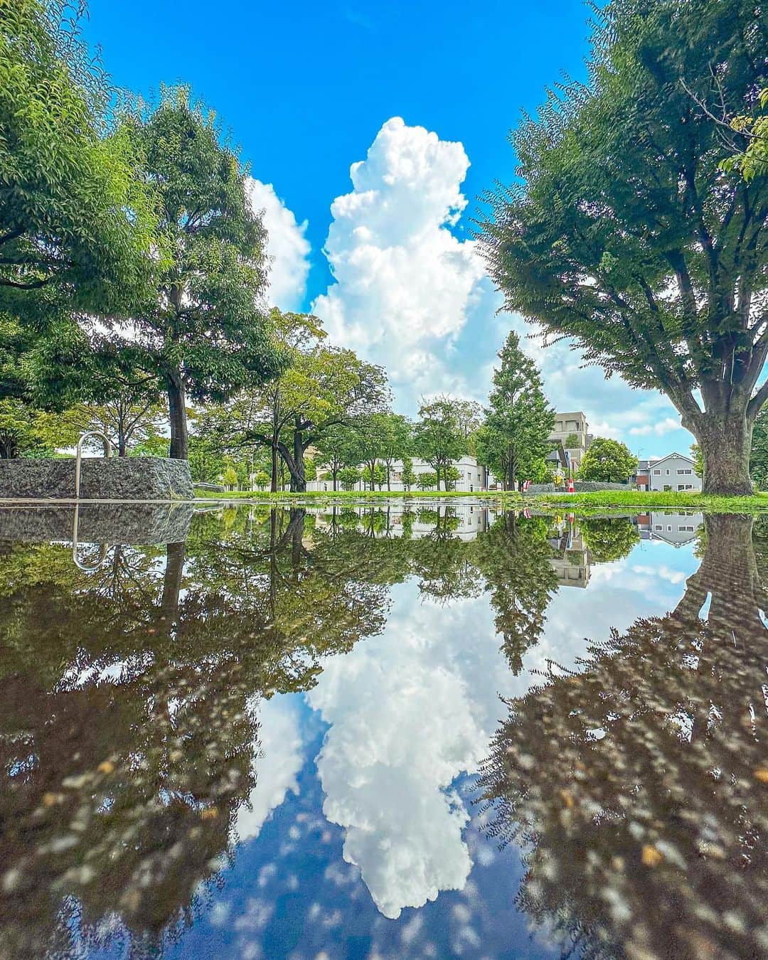 Shotaのインスタグラム：「入道雲リフレクション  写真集「何気ない日常をアニメチックに。」Amazon販売中です！  気になってくださった方は、プロフィールのハイライトよりリンクをご確認いただければと思います！！  #アニメチック  #japan #photography #photo #lightroom #blue #kf_gallery #raw_japan #japangem #photo_shorttrip  #photo_travelers  #japan_bestpic_  #japan_photogroup  #japantravelphoto  #lovers_nippon  #best_photo_japan  #photo_map  #5min_japan #look_japan  #tabispo #total_japan #thelifejapan #雲フェチクラブ」