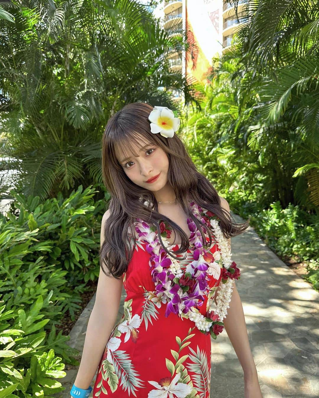 清水里香さんのインスタグラム写真 - (清水里香Instagram)「⁡ ⁡ 🌺🌴 ⁡ 改めてお兄ちゃん、おめでとう💒 ⁡ ⁡ ⁡ ⁡ ⁡ #ハワイ #hawaii #ワイキキ #ホノルル #🌺」8月16日 20時18分 - partyyy_chu