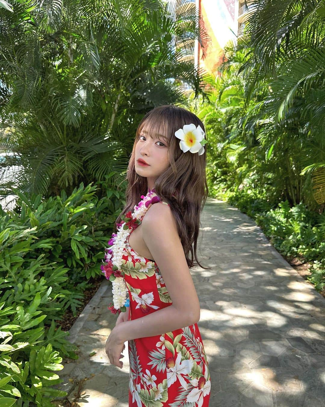 清水里香さんのインスタグラム写真 - (清水里香Instagram)「⁡ ⁡ 🌺🌴 ⁡ 改めてお兄ちゃん、おめでとう💒 ⁡ ⁡ ⁡ ⁡ ⁡ #ハワイ #hawaii #ワイキキ #ホノルル #🌺」8月16日 20時18分 - partyyy_chu