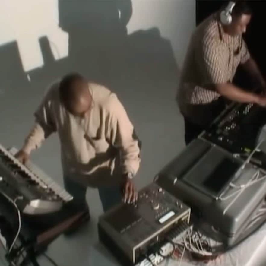 ルナ・ブライズ・ボイドのインスタグラム：「octave one 🪽💽 live twist n mix special circa 2004 🎐🧬 LORD OH LORD」