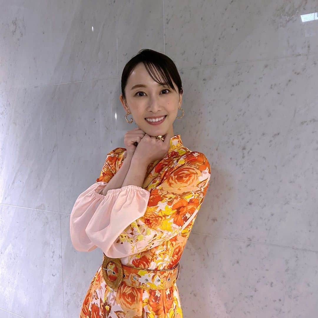 松井玲奈のインスタグラム：「先日、9月1日公開の『#緑のざわめき』についての取材を受けました。 近々公開されると思うのでお楽しみに！ とっても鮮やかな衣装がまるで「煉獄さん」みたいで、強くなれそうでした！！！ うまい！！！！！(鬼滅あんま詳しくない)」