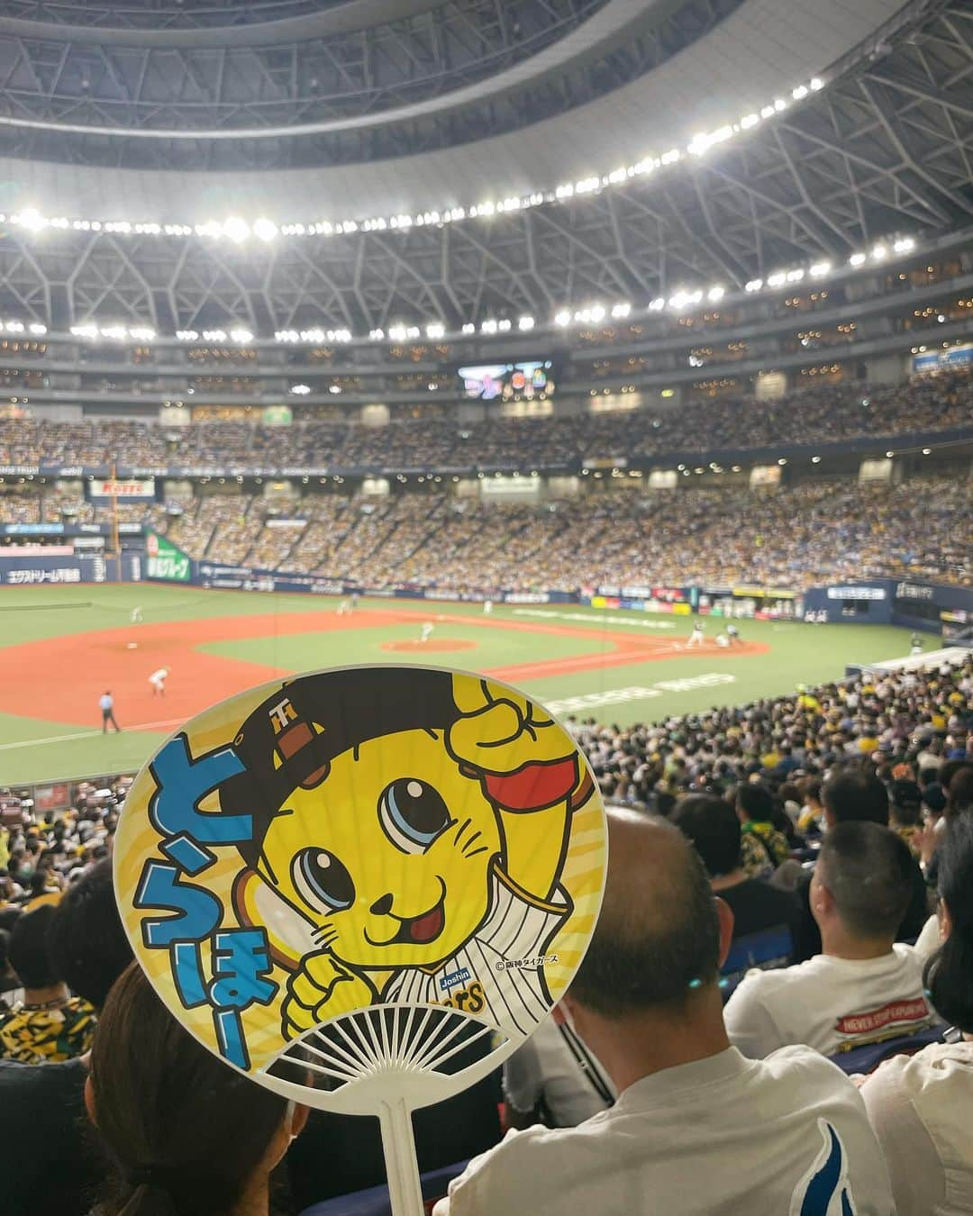 川本彩さんのインスタグラム写真 - (川本彩Instagram)「久しぶりに⚾️ そして息子野球観戦デビュー⚾️！ ユニホームロンパースがたまらない〜🫶 良い記念になってよかった😌💕 神宮も行きたいけど暑い内はお預けだなぁ。神宮でみる花火が恋しい〜🎆 #野球観戦 #ヤクルトスワローズ #東京ヤクルトスワローズ #まけほー #生後6ヶ月 #生後6ヶ月男の子 #子連れ野球観戦 #京セラドーム」8月16日 20時32分 - aya_kawamoto