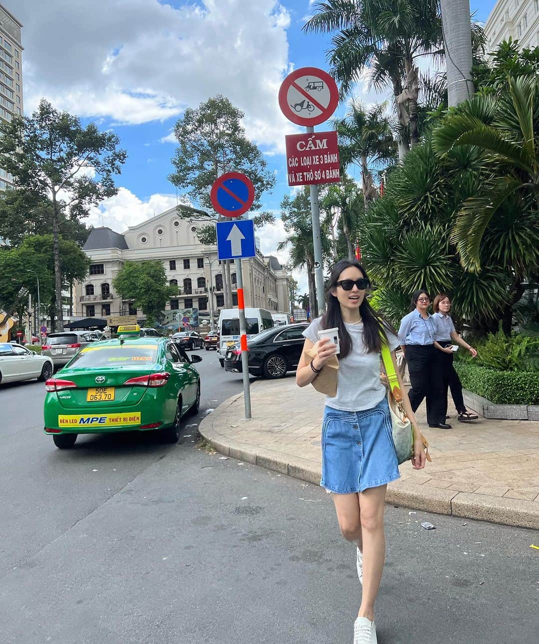 ポーイ・タリーチャダー ペッチャラットのインスタグラム：「Hallo Ho Chi Minh once again.❤️」