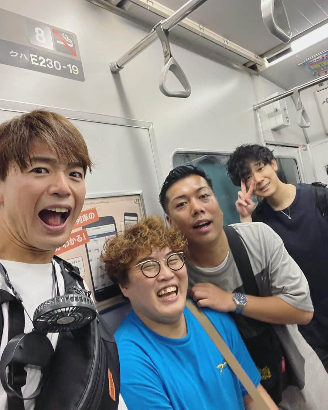 辻井亮平さんのインスタグラム写真 - (辻井亮平Instagram)「幕張ありがとうございました！  最後のマユリカライブもめちゃくちゃおもろかったな、、、！  マユリカのパルクールまた見てぇ、、、！！  昔のテレビ見てるみたいやった🤣  最高や🤣  気ぃつけて帰っていきましょう！！  #夜には体調かなりよくなったな #よかったよかった 、、、 #山さん」8月16日 20時45分 - aironhed_tsujii