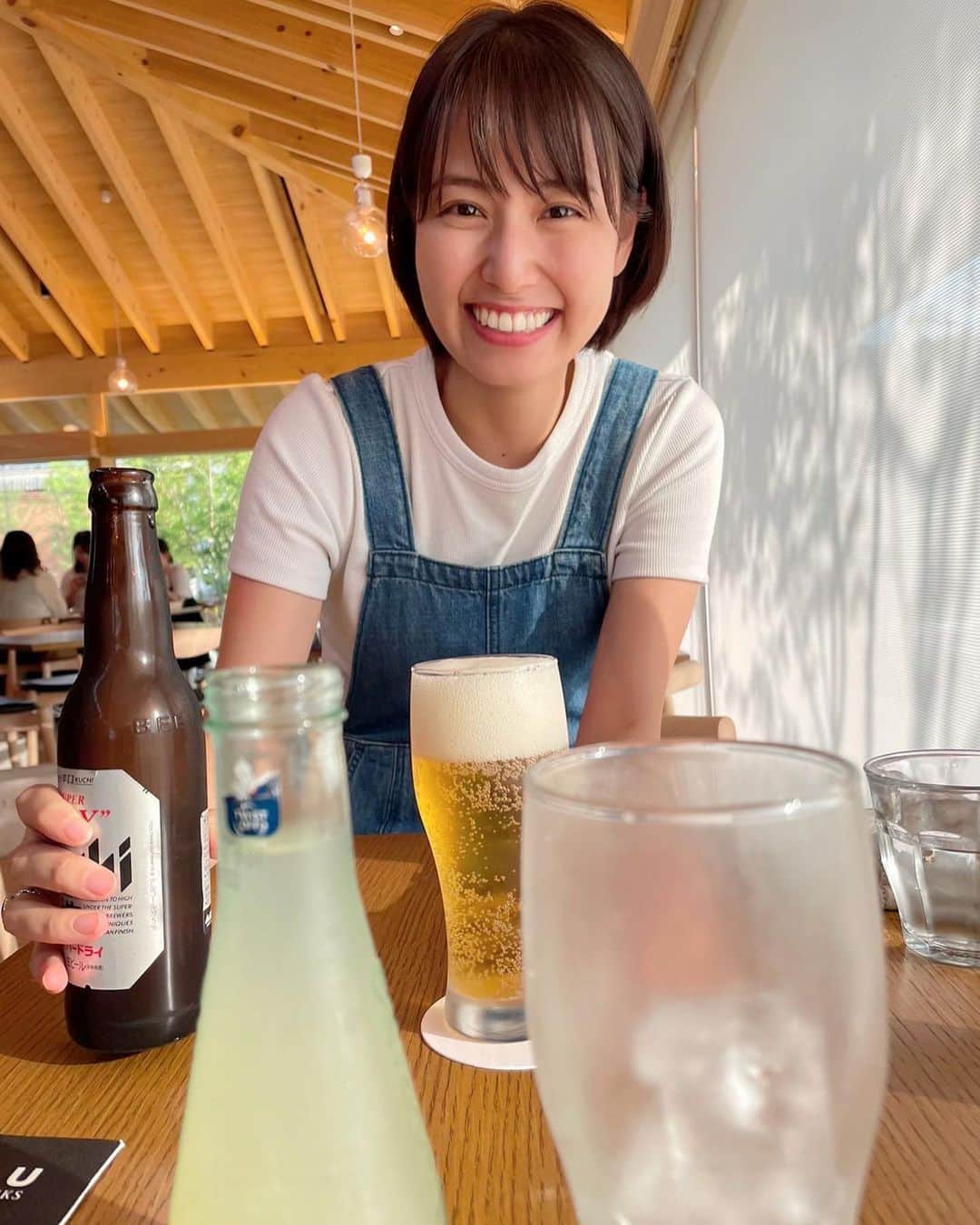 のインスタグラム：「・ この日は ノンアルコールビール🍺  ・  アルコールビールが好きです。 ビール→ハイボールの流れ。  たまに、 ビール→白ワイン→赤ワインの流れ。  ・  1番古い友達とランチした🙋‍♀️✨ 本当に天然でちょいおバカで最高に面白いやつです👯‍♀️  本当は皆んなに見せびらかして自慢したいくらい面白いっちゃけど、芸能の方やないけんやめとくー🥹」
