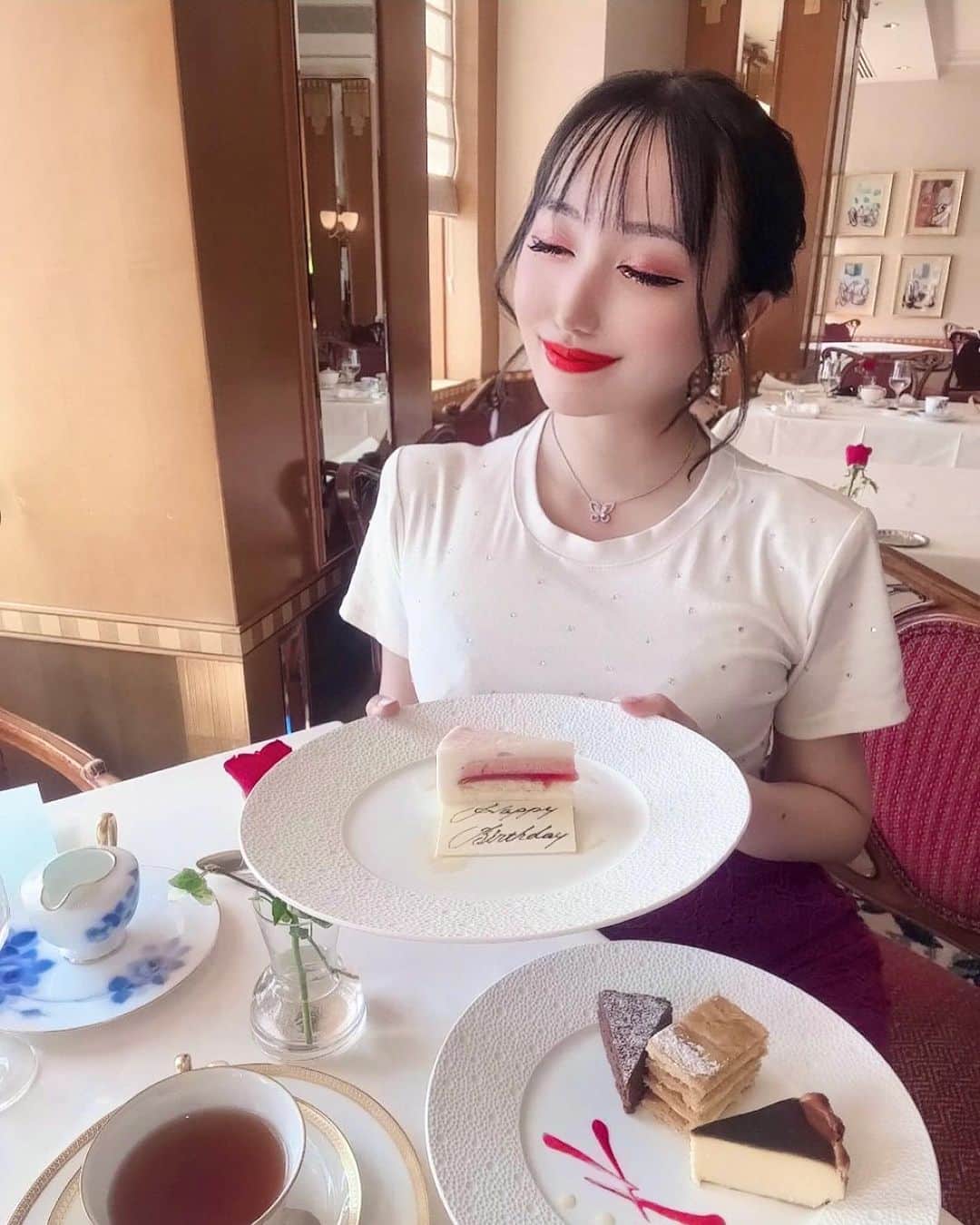 白咲えりかのインスタグラム：「📍ミクニ ナゴヤ  コースの最後、ワゴンでデザート何種類か選べるんだけど ケーキの渋滞でどれも美味しくてお腹いっぱい🥰  #フレンチ #百名店 #lunch #名古屋グルメ #ランチ #名古屋 #六本木 #銀座 #歌舞伎町 #東京 #大阪 #福岡 #グラビア #投資女子 #20代投資家と繋がりたい #instagood #マツエク #キラキラ女子 #instadaily #love #happy #ミクニナゴヤ #ミクニ #マリオットホテル」