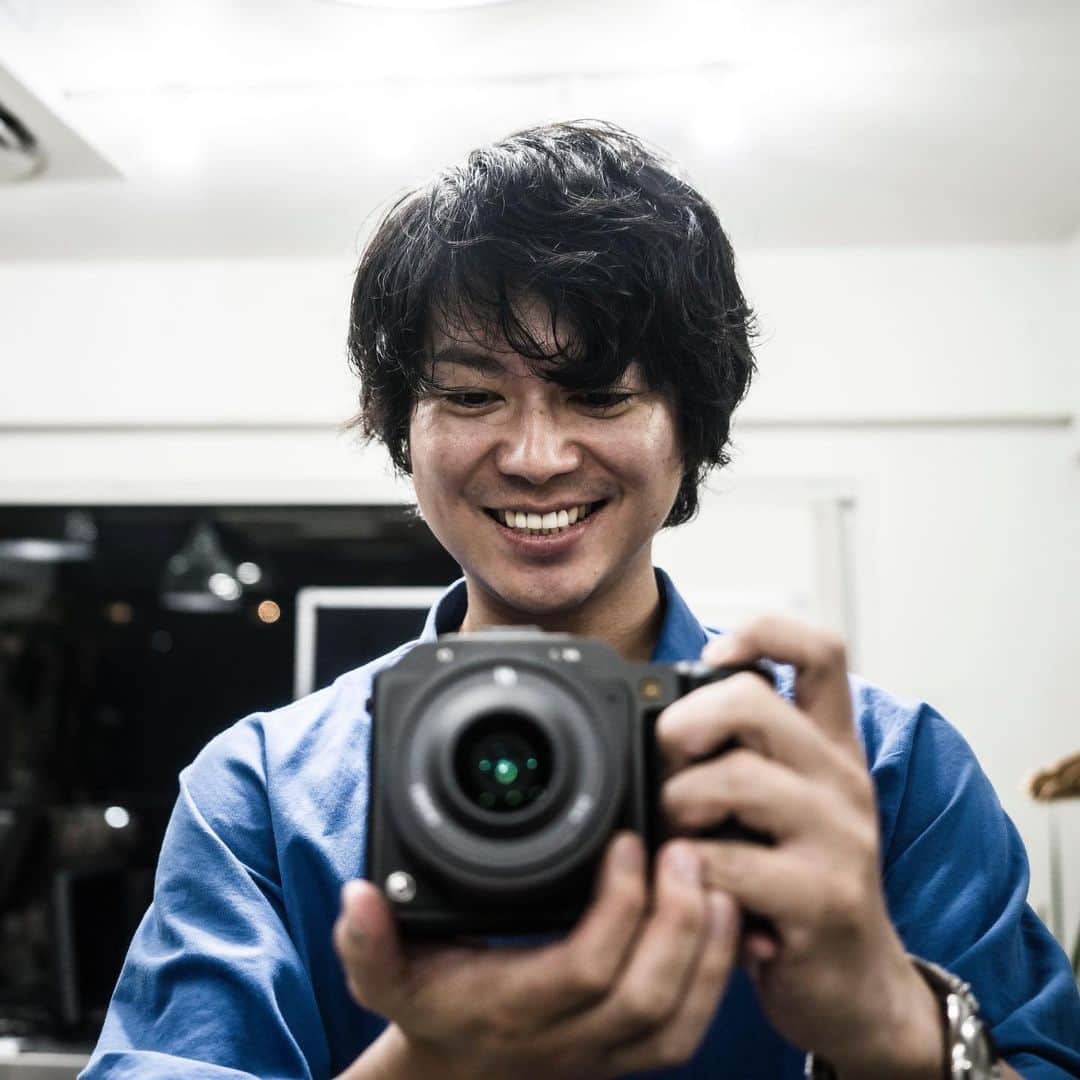 加藤シゲアキのインスタグラム：「⁡ というわけでインスタ始めました！ よろしくおねしゃす！ ⁡ #カメラ男子」