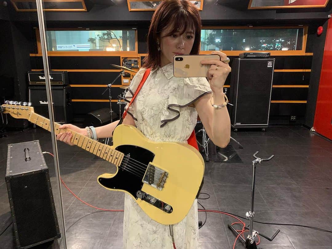 AIMIさんのインスタグラム写真 - (AIMIInstagram)「テレキャスねえさん　  #AIMI #OHELLORECORDS #tokyo#guitar#girl#telecaster #fender #GRL#ワンピ」8月16日 20時51分 - my_name_is_aimi