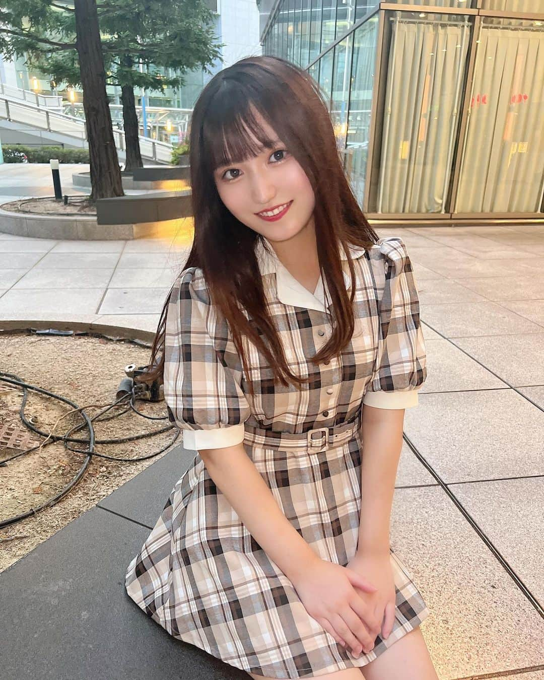 野田陽菜乃のインスタグラム：「隣空いてるよ？  #アイドル#君とセレンディピティ#君セレ#野田陽菜乃#ストレート#ストレートヘア#ワンピース#evelyn#デート#デート服#彼女#彼女感#三重#東京#低身長#低身長女子」