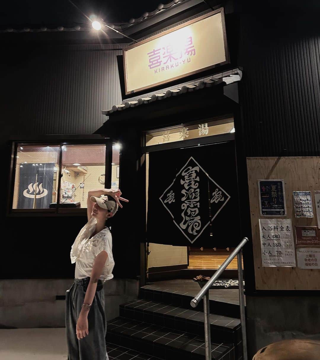 アンジェラ芽衣のインスタグラム：「地元川口のサウナ #喜楽湯 リニューアルしてから初めてお伺いしました︎︎☺︎  サウナはいい湿度と温度。日頃の悩みや考え事を考えたりして10分 水風呂の温度が心地よくて、バイブラの上でぼーっとするのが気持ちよすぎました。 時間なくて2セットしかできなかったけど、あまみたっぷりでしっかり整いました またゆっくりお伺いします。最高でした♡」