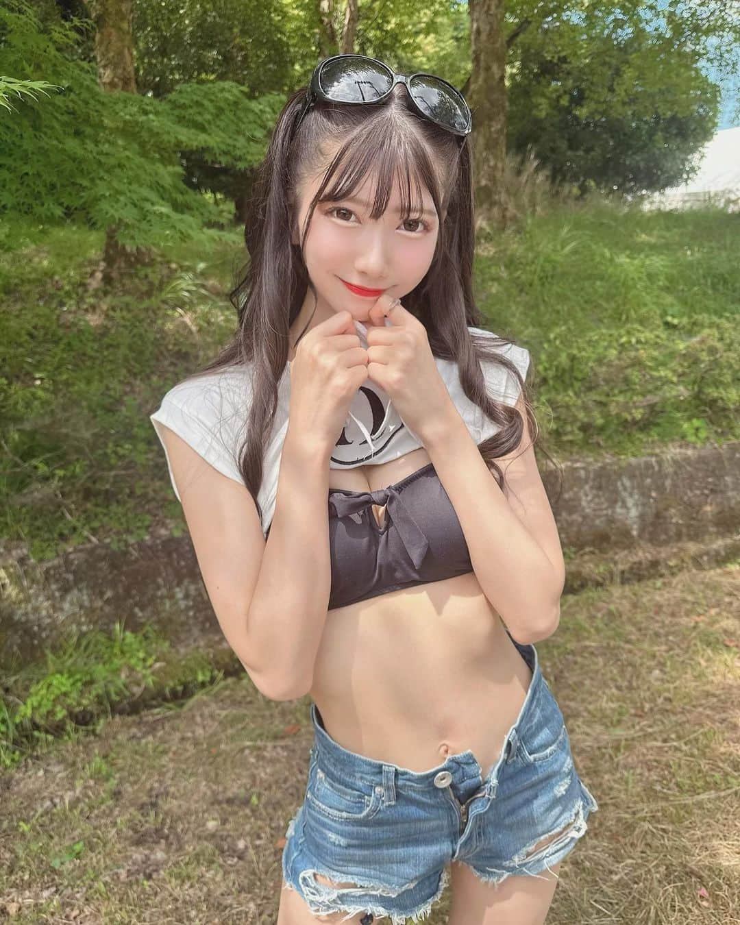 山広美保子のインスタグラム：「海行きたい🐚 . . . . .  #プール  #海 #夏 #水着 #水着コーデ #水着ギャル  #水着美女 #ビキニ #ビキニ女子 #summer #sugar  #自撮り　#ポートレート　#ビジョビ　#follow #アイドル　#idol #ไอดอล #idola #lucu #cantik #lucuabis #偶像 #撮影会 #水着  #グラビア #美脚 #model  #美脚 #高身長 #高身長コーデ #」