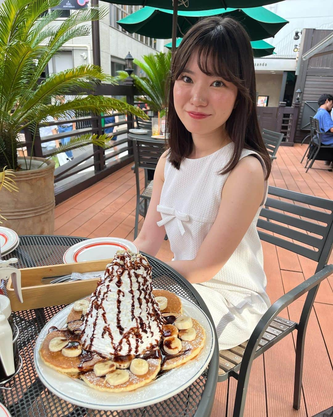 小俣絵里佳のインスタグラム：「ひさびさパンケーキ🥞🤍 . . . 慶應義塾高校おめでとうございます⚾️ すごすぎる〜〜〜！ 優勝期待！！！☺️🏆 . . . #keio #高校野球 #甲子園 #baseball #baseballtournament #野球 #nationalhighschoolbaseballchampionship #pancakes #パンケーキ #eggsnthings #dress #ootd #summer #summervacation #vacation #jepang #cinta #cantik #japanese #fashion #style #慶應義塾高校 #塾高」