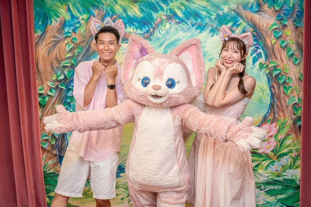 あいにゃんさんのインスタグラム写真 - (あいにゃんInstagram)「リーナベルちゃんとの初めまして写真🦊🔍💗💕🎀  と〜にか〜く骨を抜かれるほどに可愛い🫠←え。 あざとさ120％でした！！！💗💕💗💕  終わったあと嬉しさでポロポロ泣けるほど めちゃくちゃ天使ちゃんでした🪽 (グリで幸せいっぱいもらえると涙出るの私だけ？)  日本ではまだグリできないので、 香港ディズニーで初めましてしてきたんだけど、 グリするためにはスタンバイパスが必須で、 今もなお、数分で無くなる幻のパスとなっています、、！⚠️  こーちゃん曰くパス取得のコツは とにかく連打！だそうです！ (わたしは無駄な動きが多かったみたいで全然だめでした😨)  #香港ディズニーランド#香港ディズニー#リーナベル#リーナベルグリ#ダッフィーアンドフレンズ#海外ディズニー#ディズニーコーデ#ディズニーバウンド#リーナベルコーデ#夫婦コーデ#香港迪士尼乐园#HongKongDisneyland#hkdl」8月16日 21時04分 - ainyan_0302