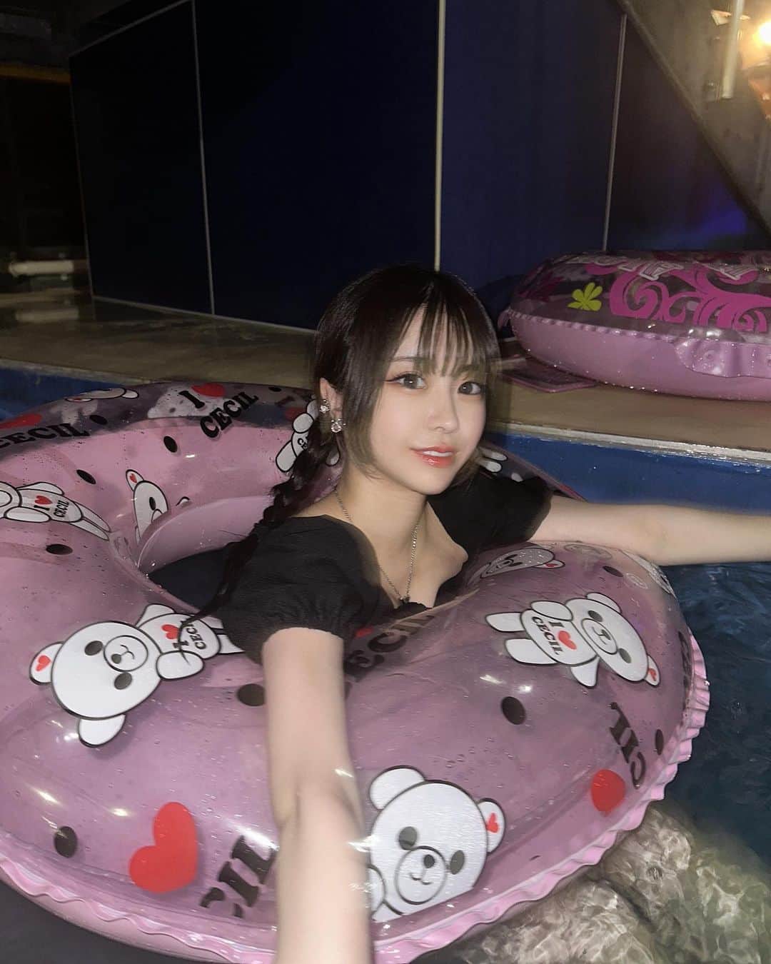 かすこんねぅのインスタグラム：「去年は1人で家の風呂で水着着てプール入ってたけど今年は行けたよʬʬʬʬʬʬʬʬʬʬʬʬʬʬʬʬʬʬʬʬʬʬʬʬʬʬʬʬʬʬʬʬʬʬʬʬʬʬʬʬʬʬʬʬʬʬʬʬʬʬʬʬʬʬわーい՞‪⸝⸝> ̫ <⸝⸝՞」