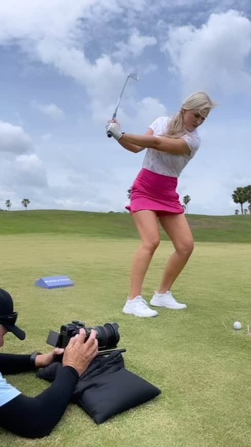 ブレア・オニールのインスタグラム：「When do you hit a punch shot?? Gotta get the angle 🎥 📐 ⛳️ 🏌🏼‍♀️  #HappyWednesday」