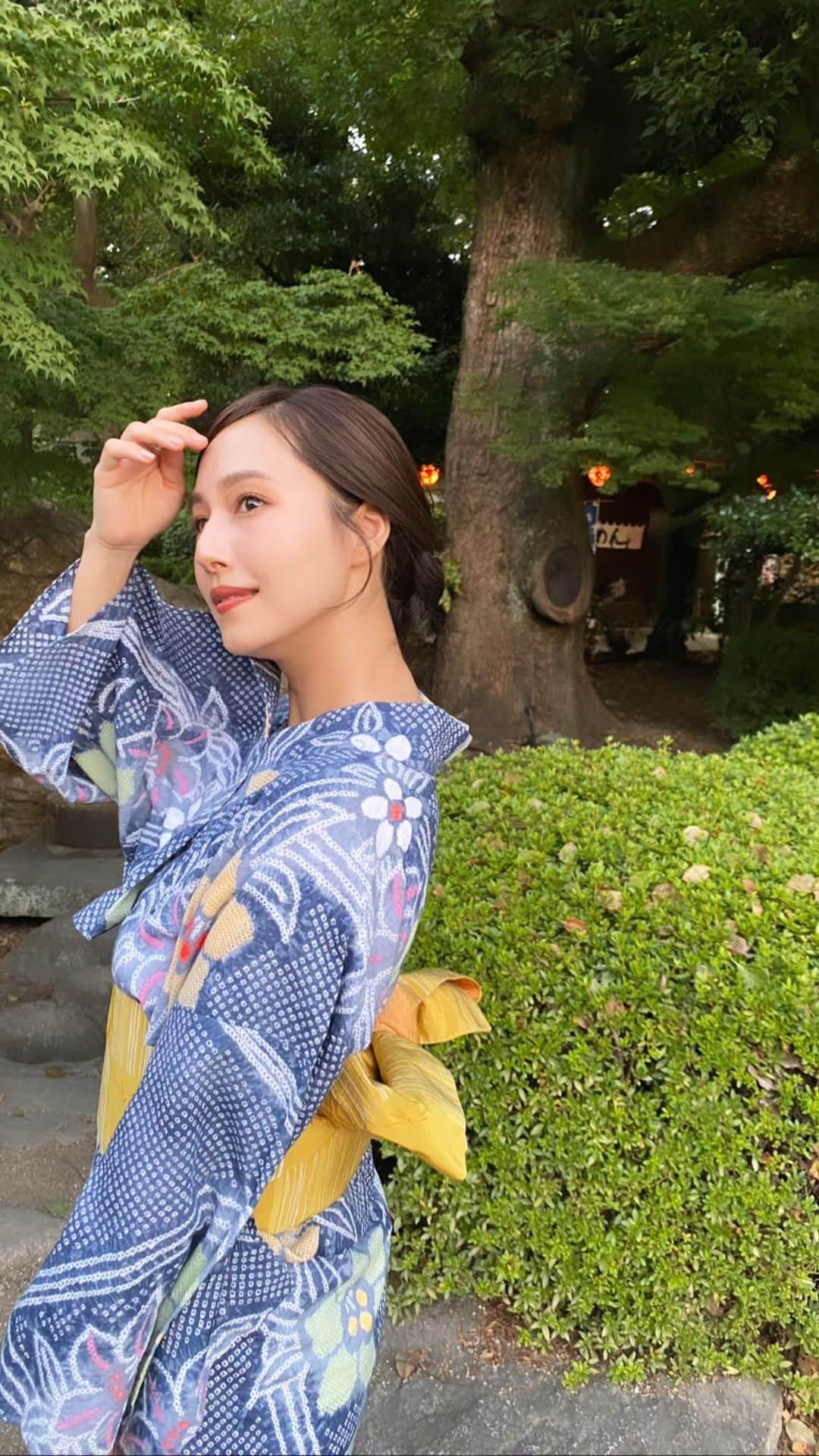 石川理咲子のインスタグラム：「#名古屋城　#盆踊り　#浴衣 載せ直しすみません🙇‍♀️  母の絞りの浴衣を着ました👘 夏らしいことが出来て嬉しかったなぁ🥹」