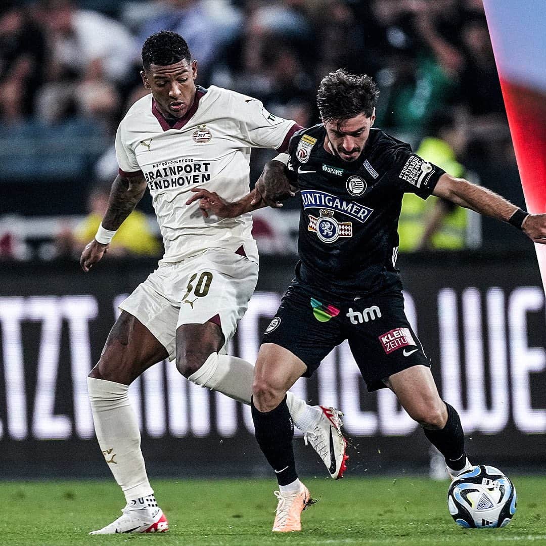 パトリック・ファン・アーンホルトのインスタグラム：「𝗢𝘂𝗿 𝗖𝗟 𝘀𝘁𝗼𝗿𝘆 𝗰𝗼𝗻𝘁𝗶𝗻𝘂𝗲𝘀!  One last dance before the Champions League group stage. Leggooo🔥」