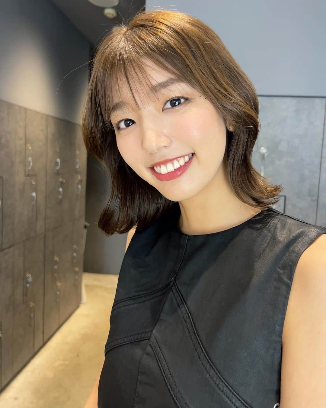 里菜のインスタグラム：「・ミディアムボブ💇‍♀️✨」