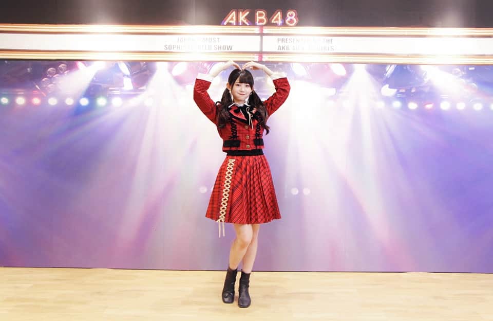 AKB48 Team TPのインスタグラム：「感謝Osare company讓01參加了大衣裝展試穿合照會！！ 穿上日本制服的Reichi也 かわいいよかわいい💖💖  到8月22日！就在日本大丸東京店，快來回顧AKB48輝煌的歷史吧👗   #オサレカンパニー #AKB48 #AKB48TeamTP #れいち #林于馨 #なりきりAKB」