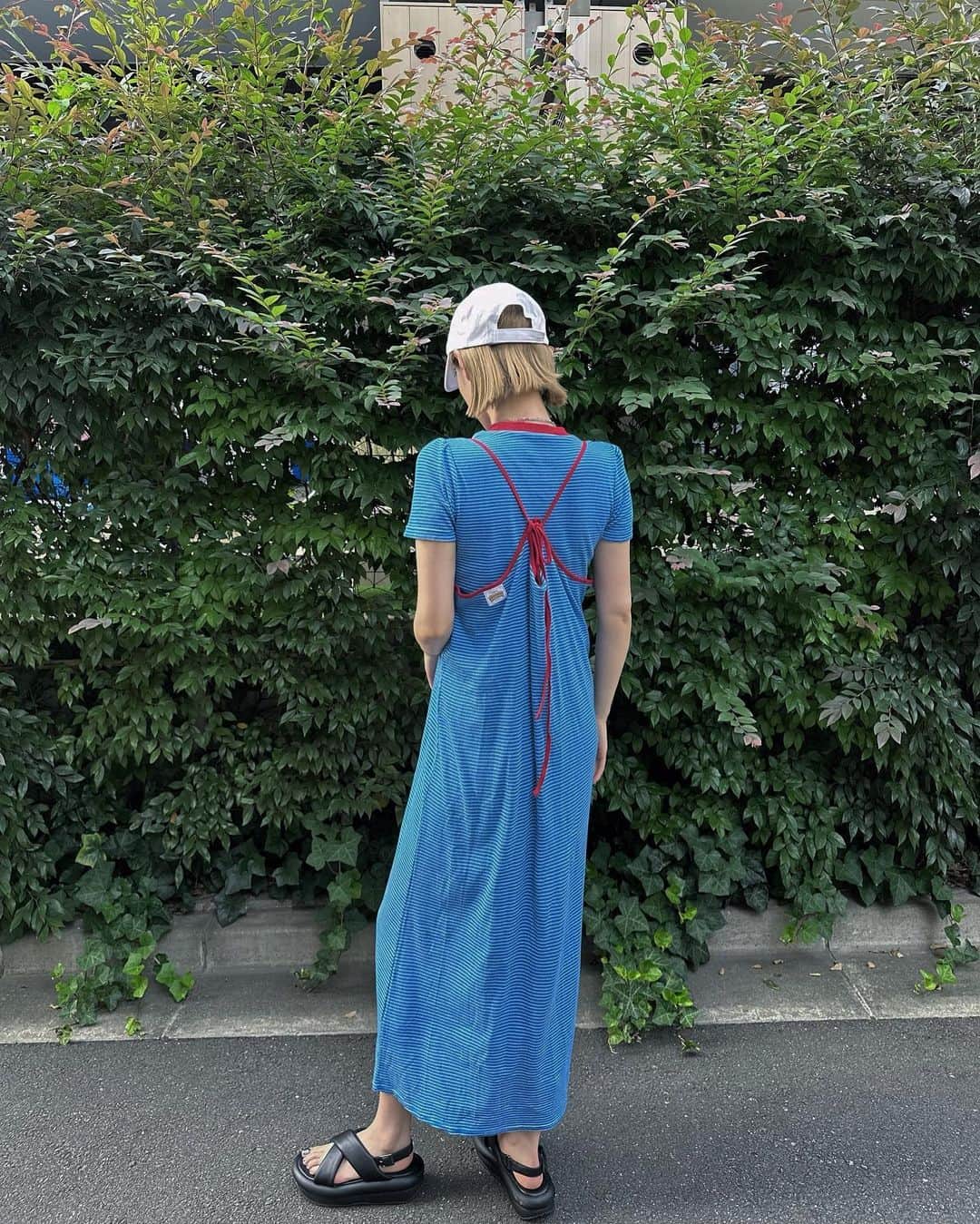 松井貴香のインスタグラム：「.  ᵀᵒᵈᵃʸˢ ᴷⁱᶜᵒᵈᵉ  前歩いてた知らない人が着てて かわいいな〜😯💕と思ってたワンピが 偶然翌日SNSの広告で流れてきて 速攻ポチったワンピース👗 @_ciaopanic_   初めて着た日にりかに会って りかも一目惚れしてその場で色違い買ってた🤣♡オソロ @ichirika_62   . 最後は毎月の楽しみの美容鍼🪡 @quinbelle_omotesando  今回は眼精疲労も気になってたから話したら しっかり目にも効くように打ってくれて楽になった〜！ 台風前に行ったから 低気圧での頭痛も酷くなくて良かった〜🙏  .」