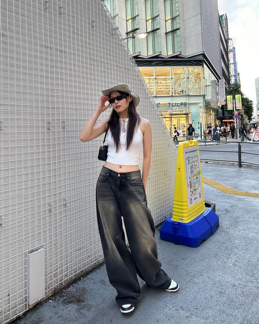 江崎ななほのインスタグラム：「3枚目は偽りの笑顔です」