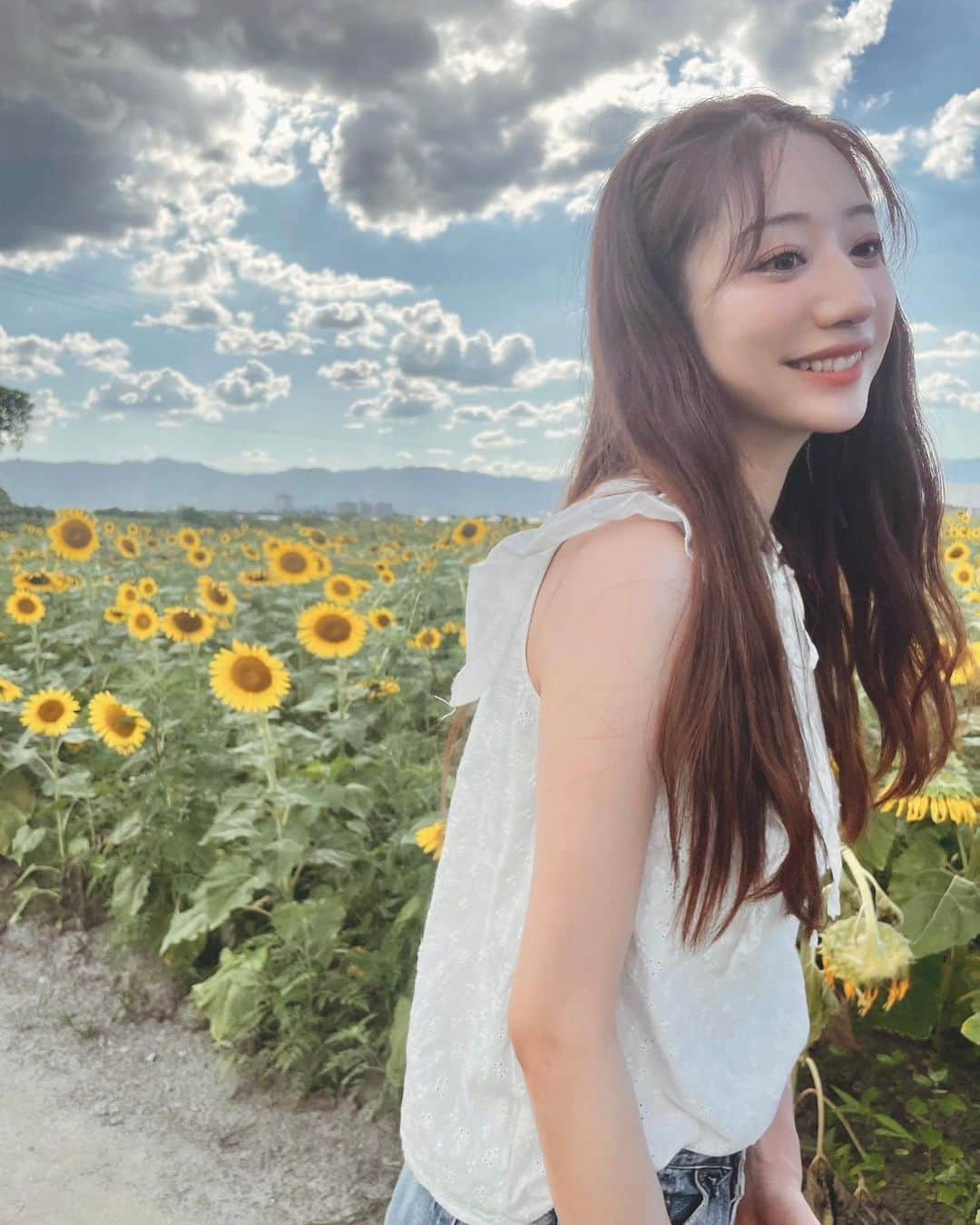 池田愛恵里さんのインスタグラム写真 - (池田愛恵里Instagram)「癒されたし元気になった🌻🫧 . . .  #しっかり焼けました #ひまわり畑」8月16日 21時22分 - ikeda_aeri