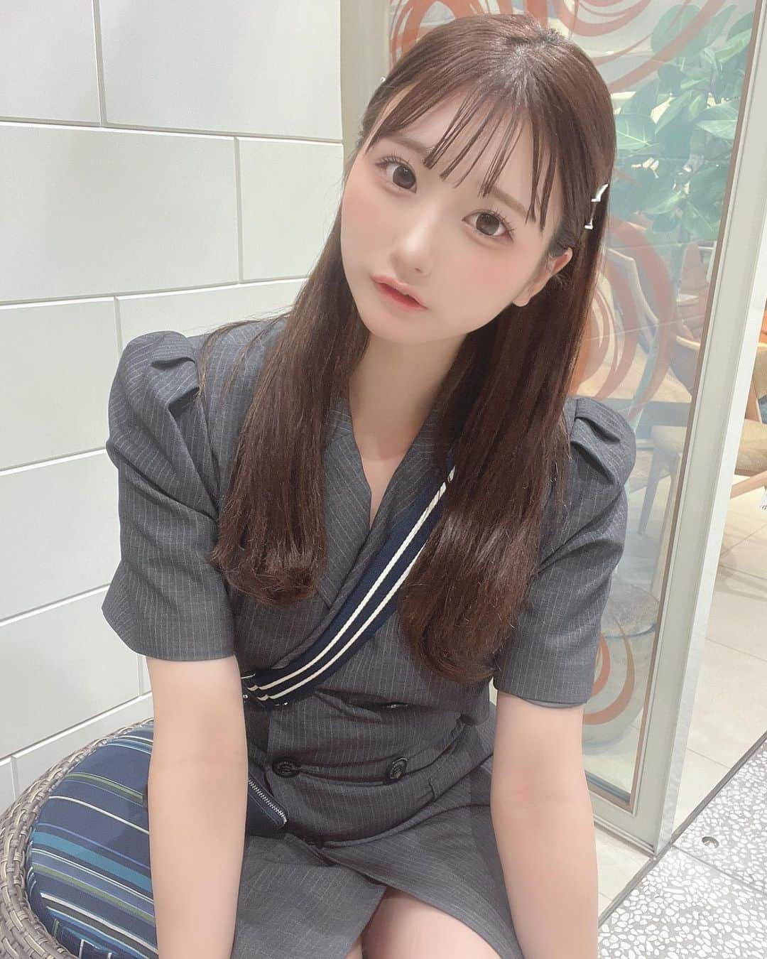 夢実あすかのインスタグラム：「何デートする？‪‪❤︎‬💭🫣  ．  ．  ．  ．  #japaneseidol #japanesegirl #idol #instagood #instalike #selca #followforfollowback #selfie #today #ootd #dailylook #instafashion #followme #簡単ヘアアレンジ #makeup #今日のコーデ  #アイドル  #アイドルメイク  #メイク  #夏コーデ #いいね返し #自撮り #自撮り女子 #自撮り界隈 #推してください #シンプルコーデ #ミニスカートコーデ #ジャケットコーデ #ストレートヘア #外ハネ」