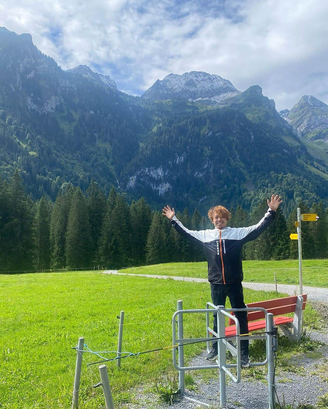 伊東秀和さんのインスタグラム写真 - (伊東秀和Instagram)「. 世界選手権in Bern🇨🇭 この期間に実は誕生日を迎えて47歳になりました。秋彩もお祝いありがとう✨ 沢山のメッセージもありがとうございました。多くの生徒や家族や関係者の皆さんの気持ちを励みにこれからの1年も元気に突き進みます💫 @raffinee_orientalbio  @a_climbing_jp  @camp1889outdoor  @mammut_japan  #誕生日  #47歳  #switzerland」8月16日 21時30分 - hide9a2019